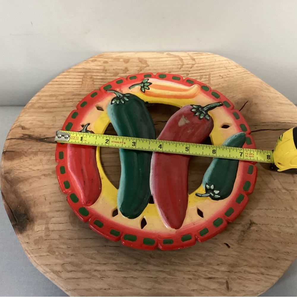🔴 Vintage - Cast Iron Hot Chili Peppers Trivet - Crisp Clear Colors - Hang Ready - Picture 9 of 10